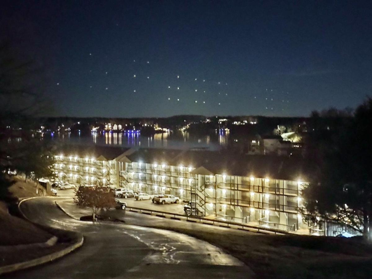F Lakefront! Remodeled, Sleeps 4, Boat Slip, Patio, Wifi, Cable, Pool Osage Beach Kültér fotó