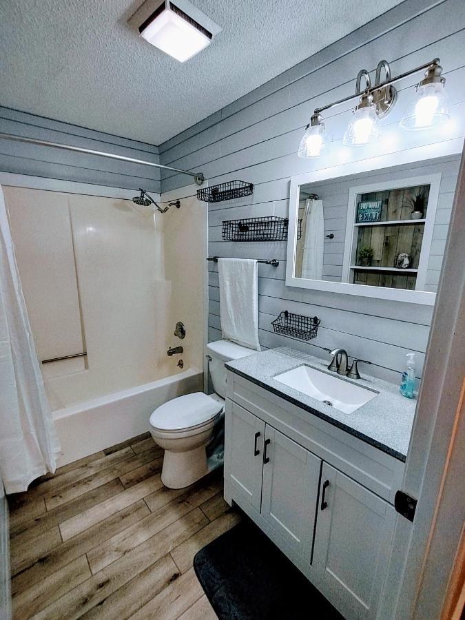 F Lakefront! Remodeled, Sleeps 4, Boat Slip, Patio, Wifi, Cable, Pool Osage Beach Kültér fotó
