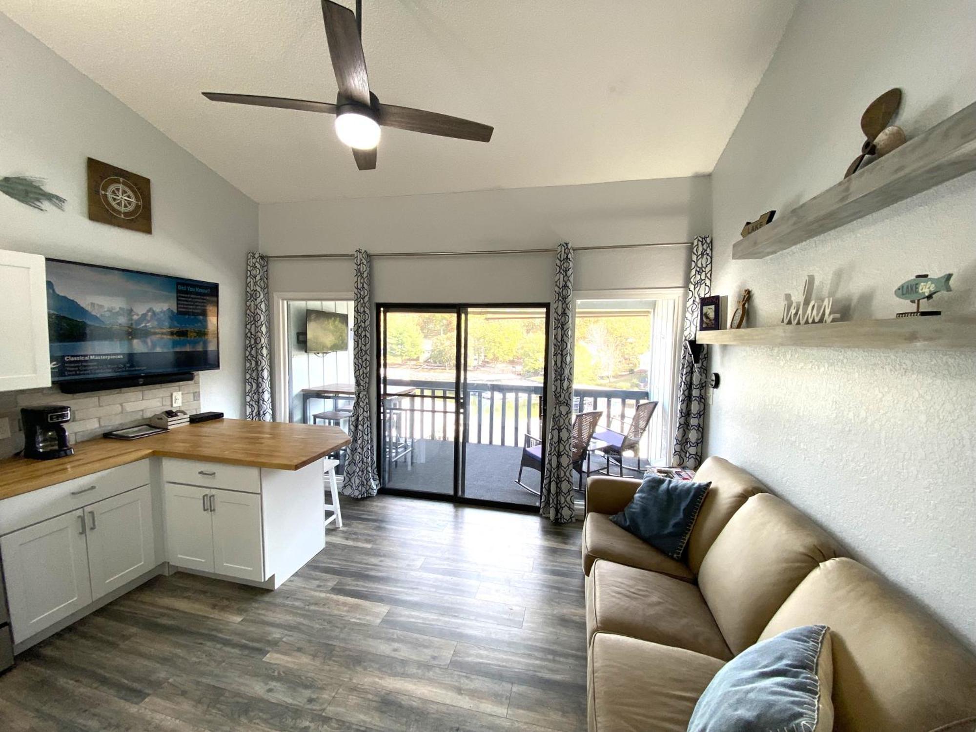 F Lakefront! Remodeled, Sleeps 4, Boat Slip, Patio, Wifi, Cable, Pool Osage Beach Kültér fotó