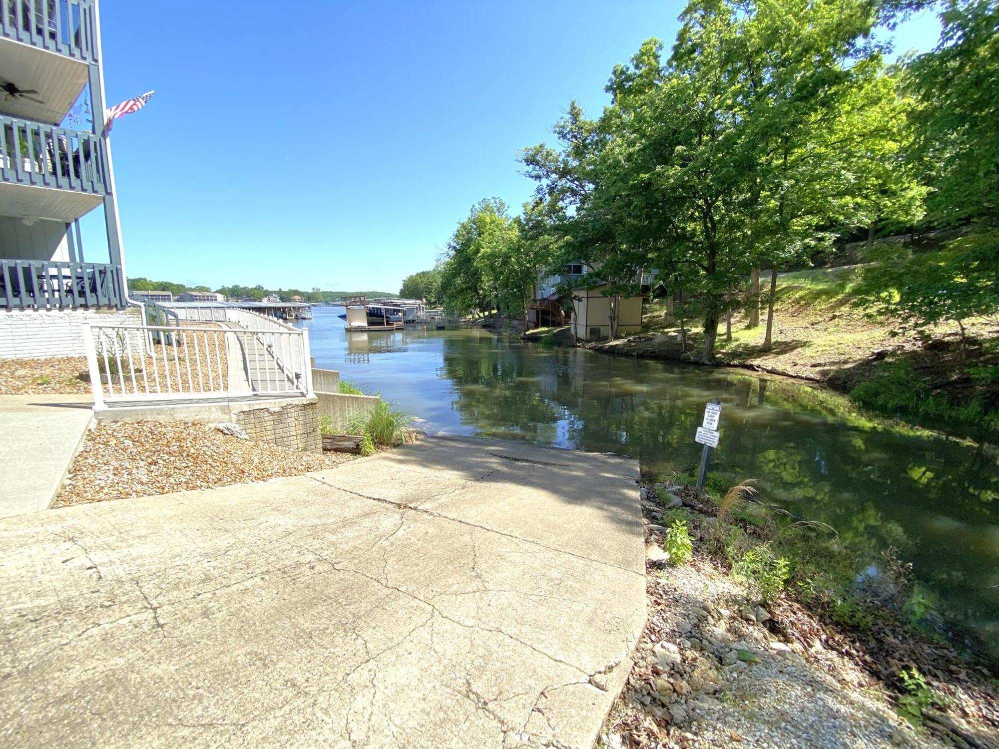 F Lakefront! Remodeled, Sleeps 4, Boat Slip, Patio, Wifi, Cable, Pool Osage Beach Kültér fotó